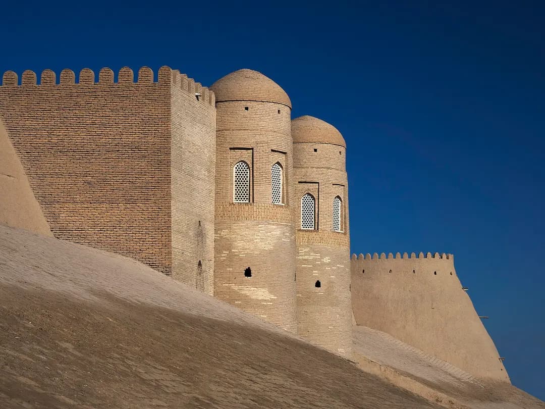 Xiva Juma masjidi va uning 213 ta o'ymakor ustuni