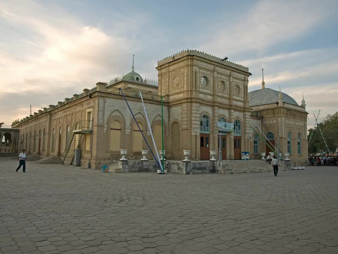 Kogon: amir saroyi va temir yo'l shahri