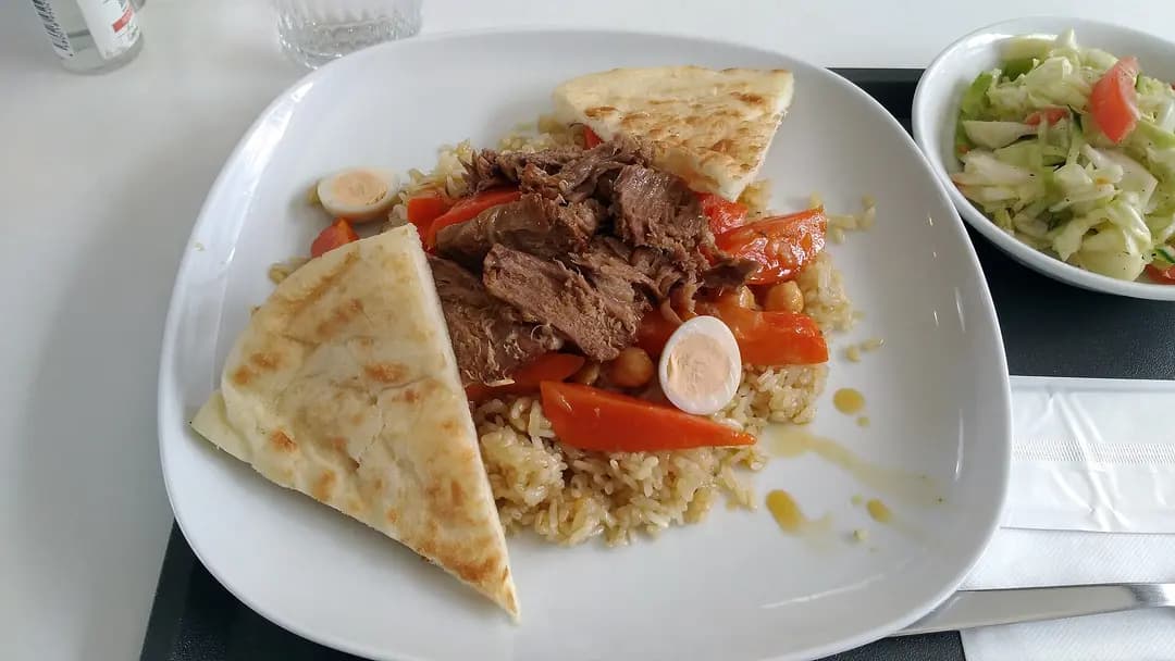 Osh va non bo'yicha master-klasslar: qayerda pishirishni o'rganish mumkin
